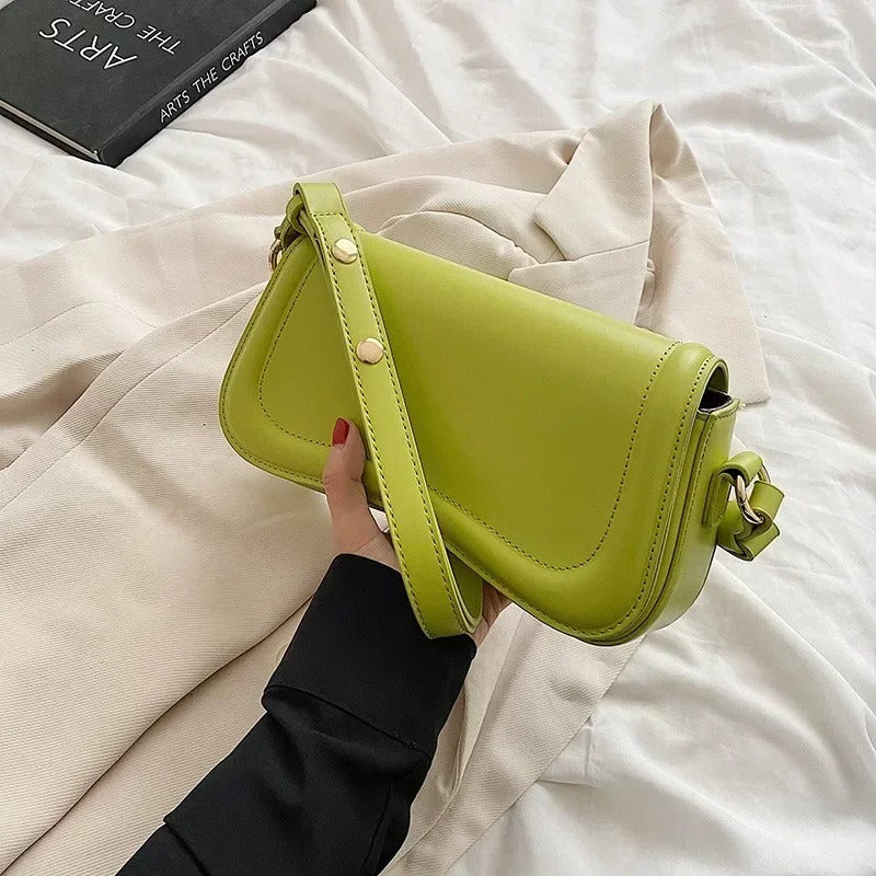 Sac à main en cuir vegan à rabat ondulé Cadence
