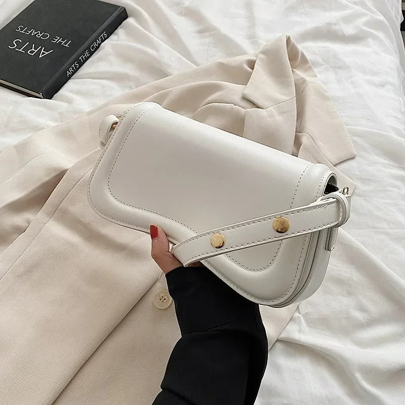 Sac à main en cuir vegan à rabat ondulé Cadence