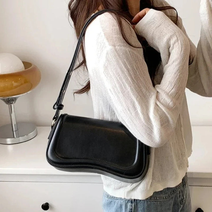 Sac à main en cuir vegan à rabat ondulé Cadence