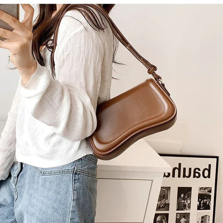 Sac à main en cuir vegan à rabat ondulé Cadence
