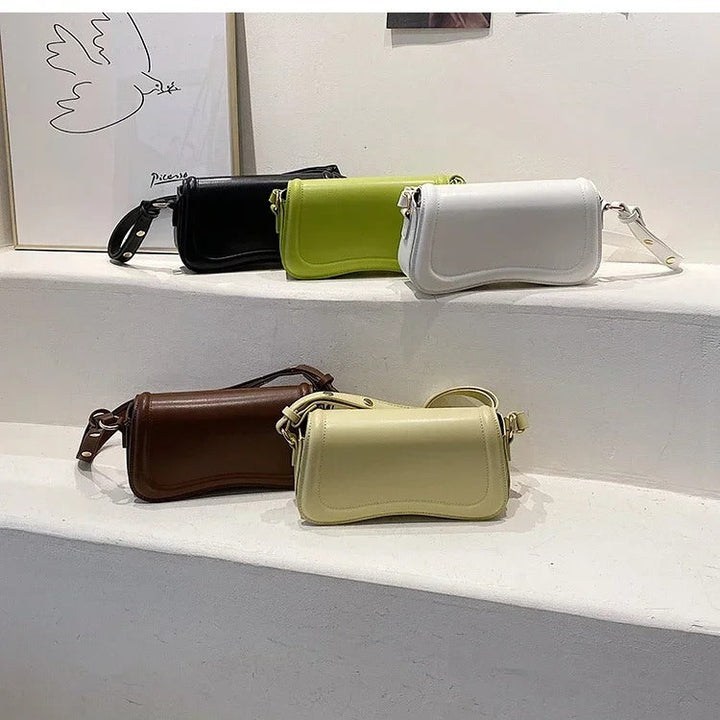 Sac à main en cuir vegan à rabat ondulé Cadence
