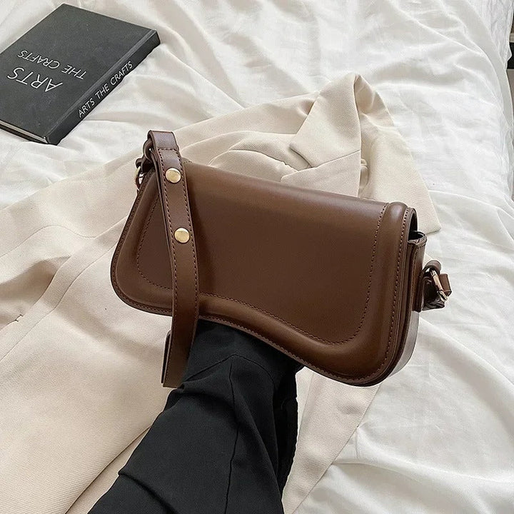 Sac à main en cuir vegan à rabat ondulé Cadence